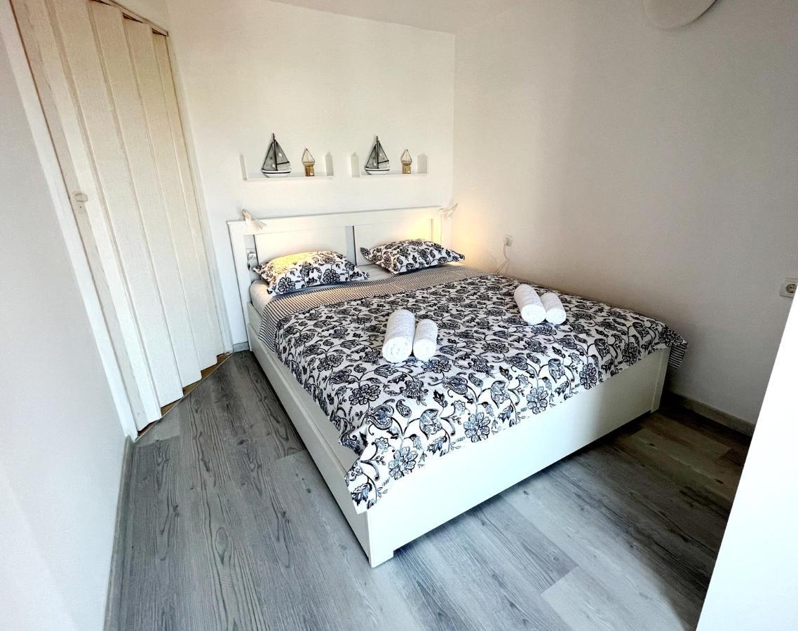 Little Home Banjol Екстер'єр фото